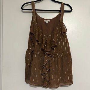 Tank with metallic details